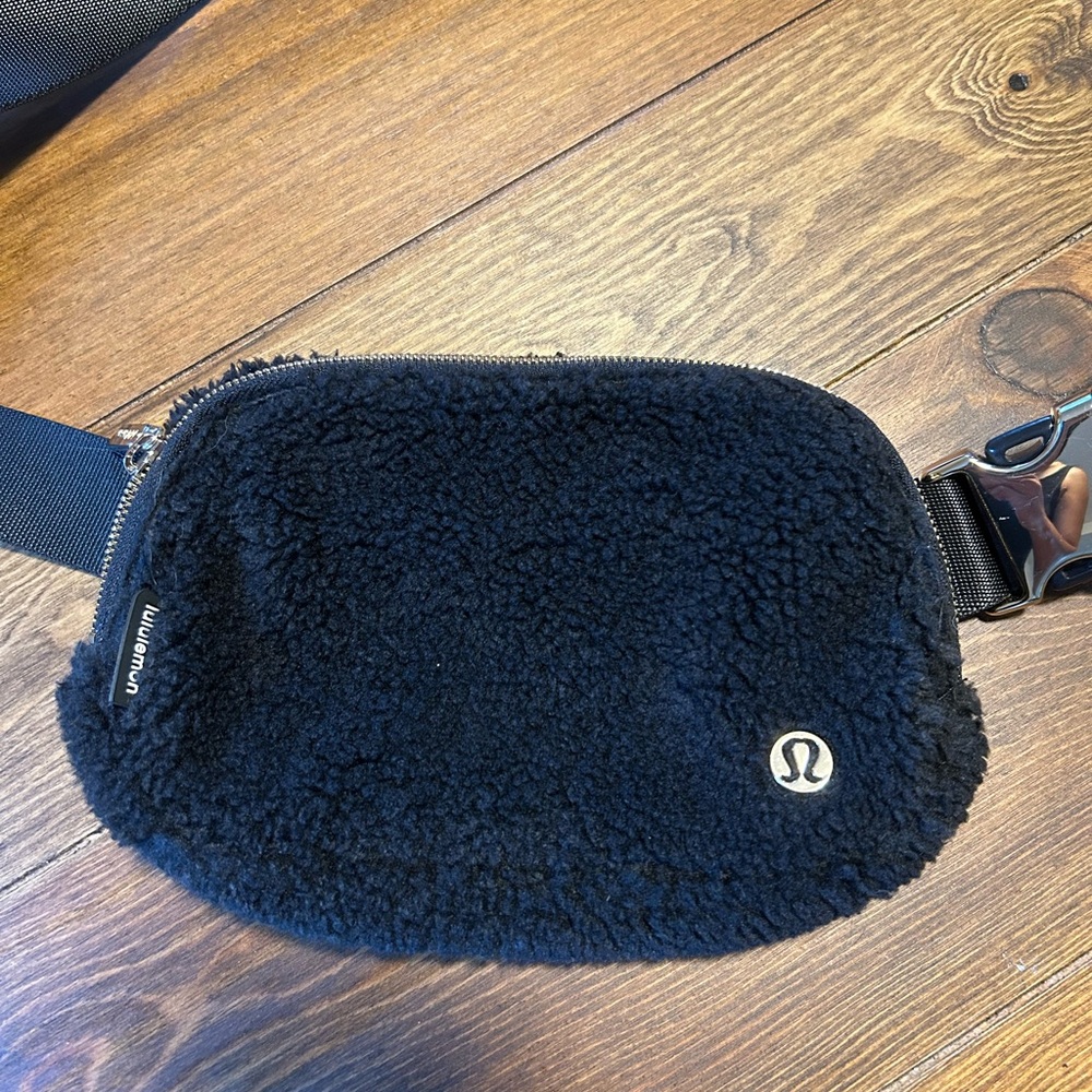 Black lululemon fleece Sherpa belt bag